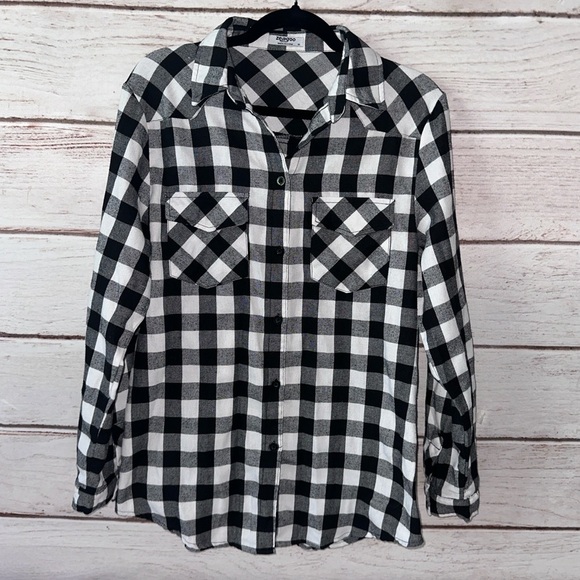 Zeagoo Black & White Buffalo Plaid Shirt
Size: Medium Warm Office School - Picture 7 of 8